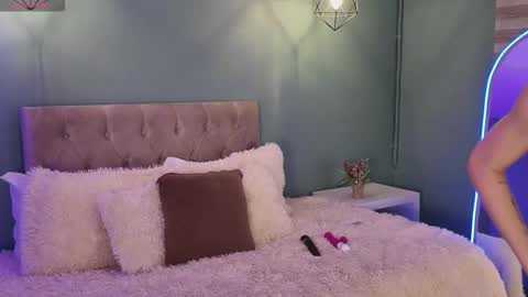 Snapshot of nora_vennucci chatting on March 18, 2026, 8:23 pm Nora online show from March 18, 2026, 8:23 pm