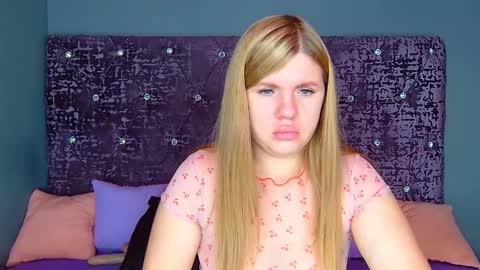 Snapshot of norabigas chatting on November 10, 2025, 1:04 am Nora online show from November 10, 2025, 1:04 am