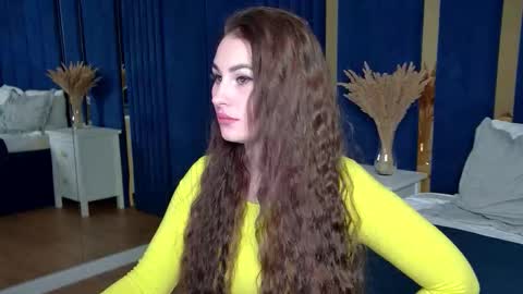 NoraFoxes online show from February 2, 2026, 5:28 am