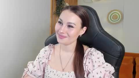 NoraFoxes online show from February 5, 2026, 5:34 am