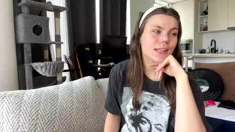 Nordic Belle online show from May 15, 2026, 1:51 pm