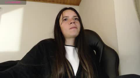 noreen_ online show from December 3, 2025, 2:30 am