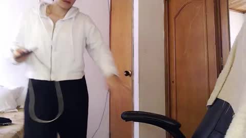 Snapshot of noreen_ chatting on February 10, 2026, 6:12 pm noreen_ online show from February 10, 2026, 6:12 pm