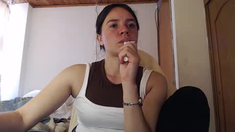 Snapshot of noreen_ chatting on February 12, 2026, 9:21 pm noreen_ online show from February 12, 2026, 9:21 pm