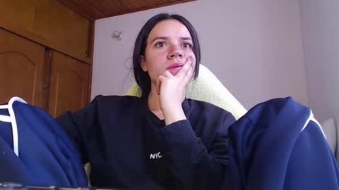 Snapshot of noreen_ chatting on March 7, 2026, 3:31 pm noreen_ online show from March 7, 2026, 3:31 pm