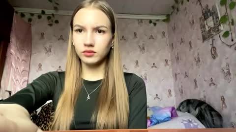 Lina online show from September 16, 2025, 6:14 am