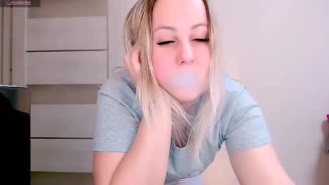 hi glad to chat online show from November 6, 2025, 5:14 pm