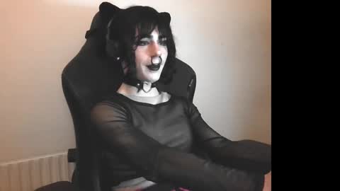 Snapshot of notyourfemboi chatting on February 19, 2025, 5:05 am Lucy online show from February 19, 2025, 5:05 am