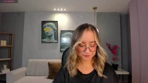 Nova Sinclair online show from August 5, 2026, 12:08 pm
