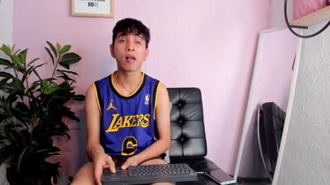 NovayBrian online show from January 3, 2025, 11:44 pm