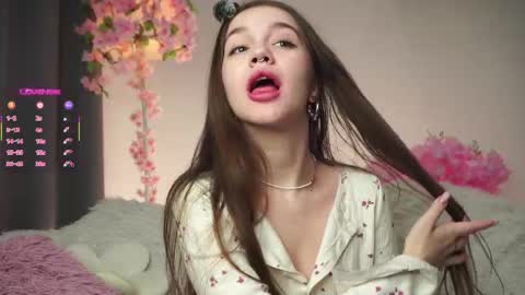 Snapshot of now_you_know chatting on November 11, 2025, 1:27 am Dina online show from November 11, 2025, 1:27 am