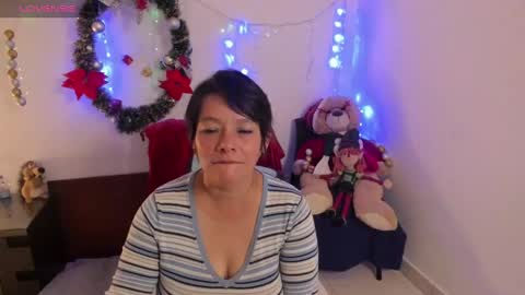 Snapshot of nuit_rose chatting on December 23, 2024, 2:35 am nuit_rose online show from December 23, 2024, 2:35 am