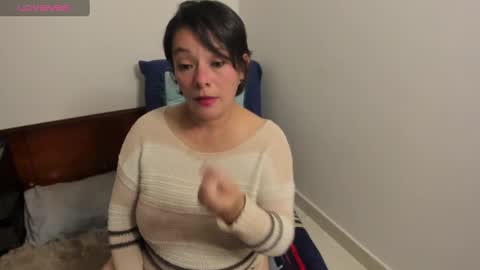 Snapshot of nuit_rose chatting on February 19, 2025, 12:57 am nuit_rose online show from February 19, 2025, 12:57 am