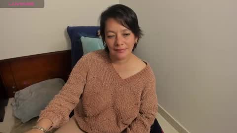 Snapshot of nuit_rose chatting on March 2, 2025, 5:12 am nuit_rose online show from March 2, 2025, 5:12 am