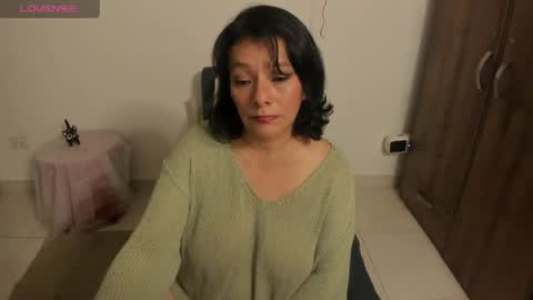 nuit_rose online show from May 3, 2026, 1:55 am