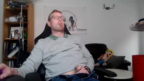 nursefan online show from October 31, 2025, 3:46 pm