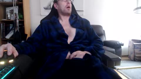 nursefan online show from November 2, 2025, 10:17 am