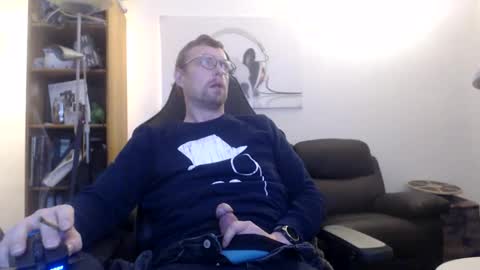 nursefan online show from November 17, 2025, 5:41 pm