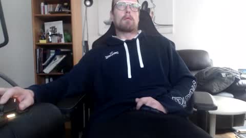 nursefan online show from December 4, 2025, 12:36 pm