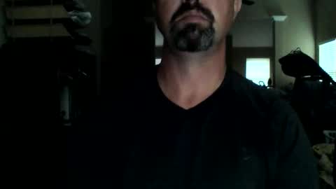 nvrenuff1979 online show from May 8, 2026, 11:37 am