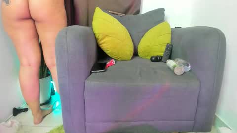 Nia online show from February 26, 2026, 12:42 am