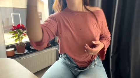 Snapshot of nyconik chatting on March 10, 2025, 7:53 am Nicol online show from March 10, 2025, 7:53 am