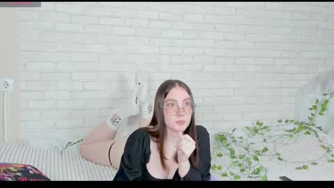 Kat online show from November 5, 2025, 4:18 pm