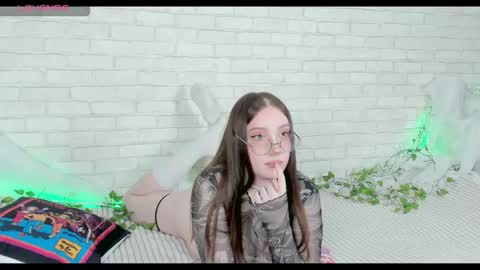 Snapshot of nymphalean chatting on April 28, 2026, 2:33 pm Kat online show from April 28, 2026, 2:33 pm