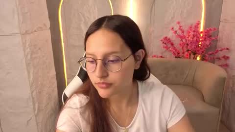 Online 800 to 1400 online show from October 3, 2025, 1:52 pm