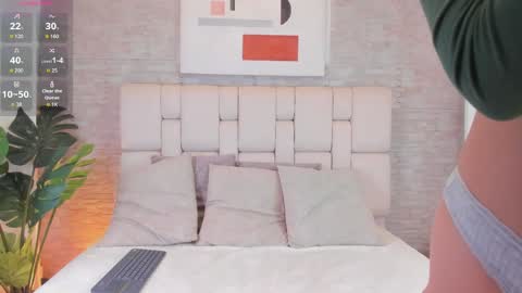nyxee_ online show from April 27, 2026, 4:21 am