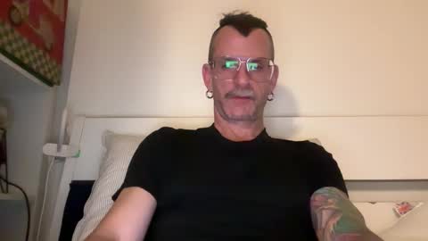 Snapshot of o_johnny_deep_o chatting on February 18, 2026, 1:01 am Jonathan Deep online show from February 18, 2026, 1:01 am