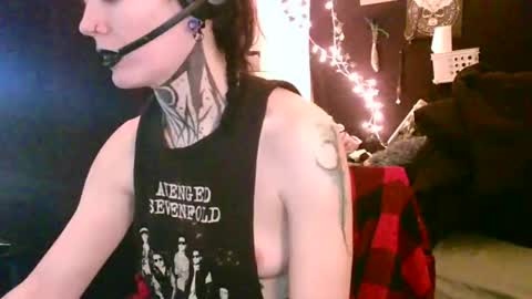 DommiMommy honeybadger online show from February 28, 2025, 3:15 pm