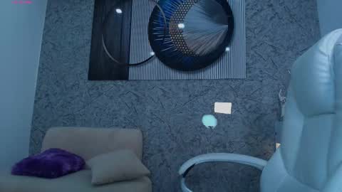 independent model online show from October 21, 2025, 2:56 am