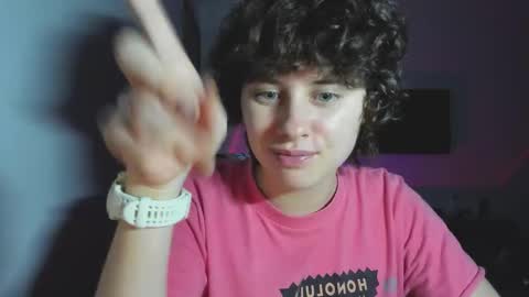 Evie online show from November 22, 2025, 1:21 pm