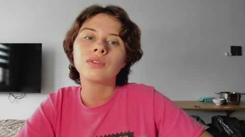 Evie online show from April 25, 2026, 9:23 am