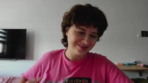 Evie online show from May 4, 2026, 7:04 am