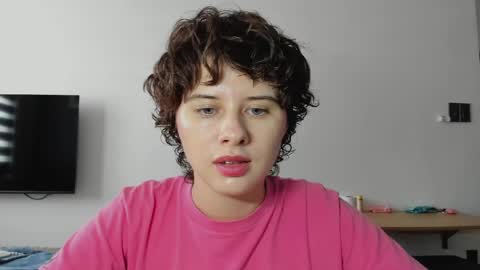 Evie online show from May 5, 2026, 8:22 am