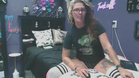 Snapshot of oddywithabody chatting on October 20, 2025, 6:25 am Oddy With A Body online show from October 20, 2025, 6:25 am