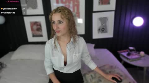 Ana  online show from December 20, 2025, 11:17 am