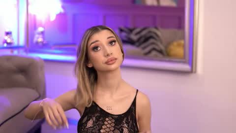 Snapshot of odettebensen chatting on October 15, 2025, 5:07 am Odette online show from October 15, 2025, 5:07 am