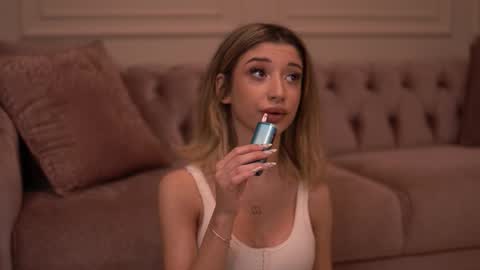 Snapshot of odettebensen chatting on October 19, 2025, 1:50 am Odette online show from October 19, 2025, 1:50 am