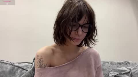 Snapshot of odettehatt chatting on February 23, 2026, 4:32 am Thea online show from February 23, 2026, 4:32 am