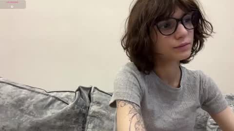 Snapshot of odettehatt chatting on February 25, 2026, 4:33 am Thea online show from February 25, 2026, 4:33 am