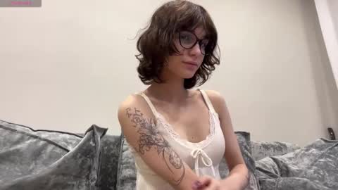 Snapshot of odettehatt chatting on February 27, 2026, 4:45 am Thea online show from February 27, 2026, 4:45 am