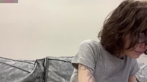 Snapshot of odettehatt chatting on March 1, 2026, 4:25 am Thea online show from March 1, 2026, 4:25 am