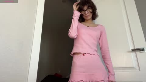 Snapshot of odettehatt chatting on March 6, 2026, 4:42 am Thea online show from March 6, 2026, 4:42 am