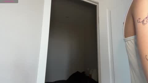 Snapshot of odettehatt chatting on March 15, 2026, 4:29 am Thea online show from March 15, 2026, 4:29 am