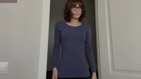 Snapshot of odettehatt chatting on March 27, 2026, 4:51 am Thea online show from March 27, 2026, 4:51 am