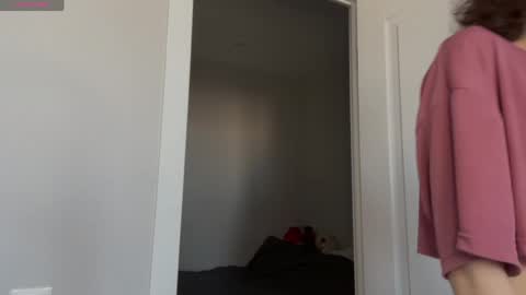 Snapshot of odettehatt chatting on April 1, 2026, 4:46 am Thea online show from April 1, 2026, 4:46 am