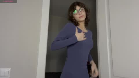 Snapshot of odettehatt chatting on April 2, 2026, 4:43 am Thea online show from April 2, 2026, 4:43 am